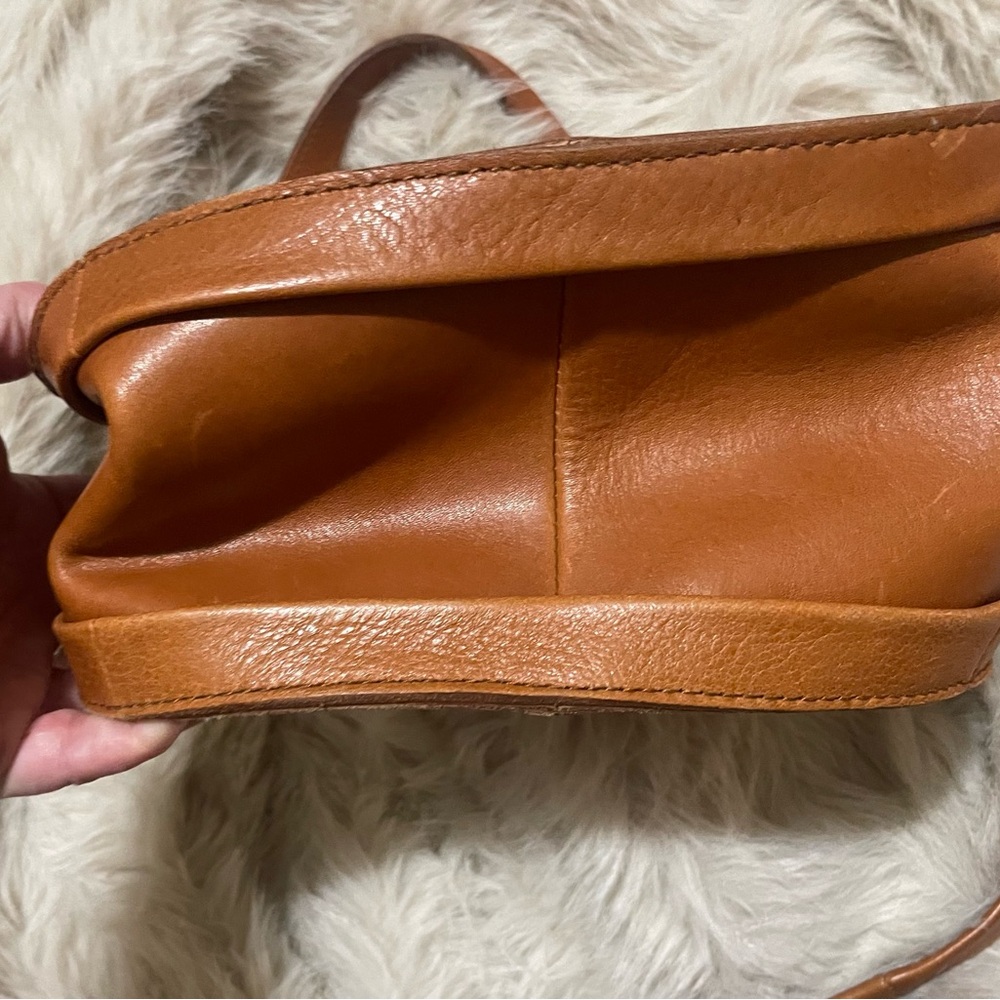 Classic Tan Leather Crossbody Bag - Elegant Everyday Carry Madewell Sydney Bag - Picture 2 of 4